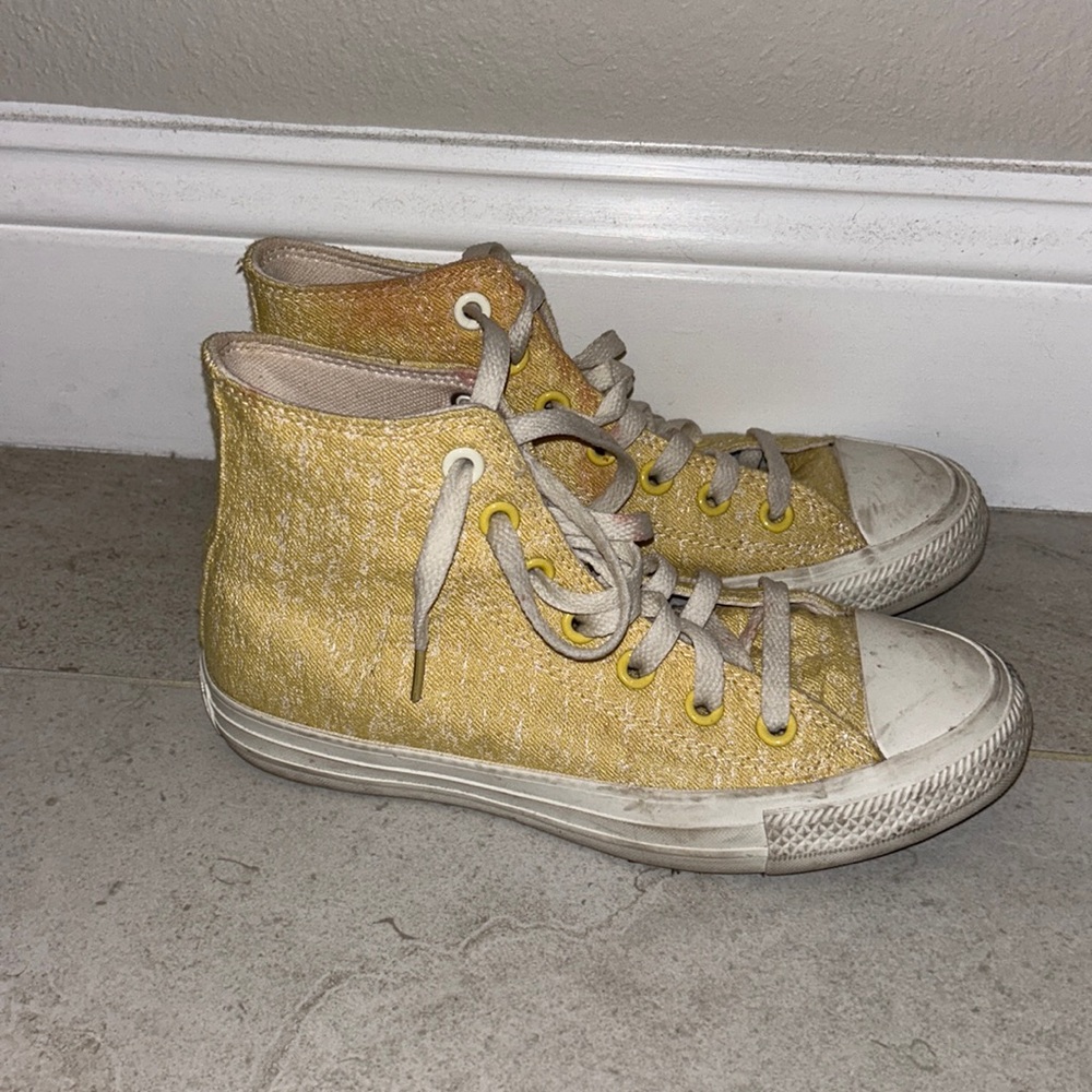 Yellow converse
